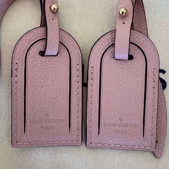 Louis Vuitton rose Ballerine luggage tag. - Picture 5 of 7